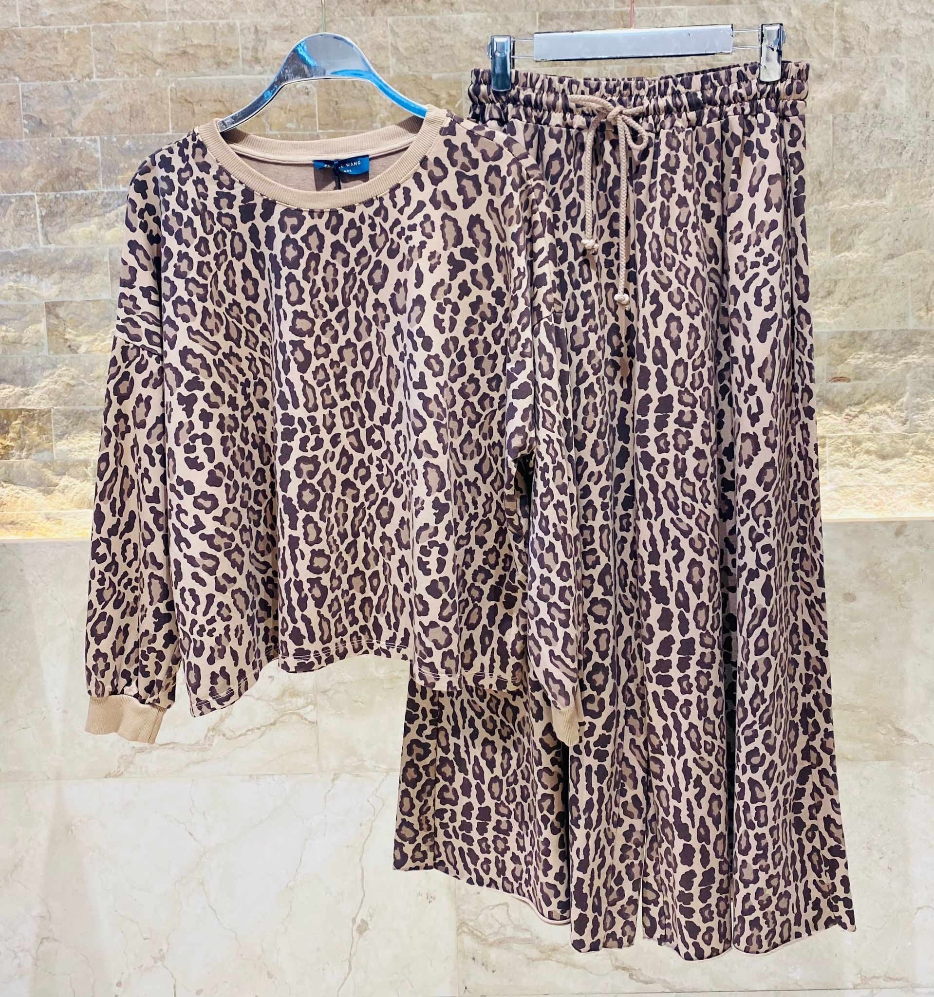 CWM53903/905 Oversized Leopard Print Sweater and Pants Set - Brown Loft