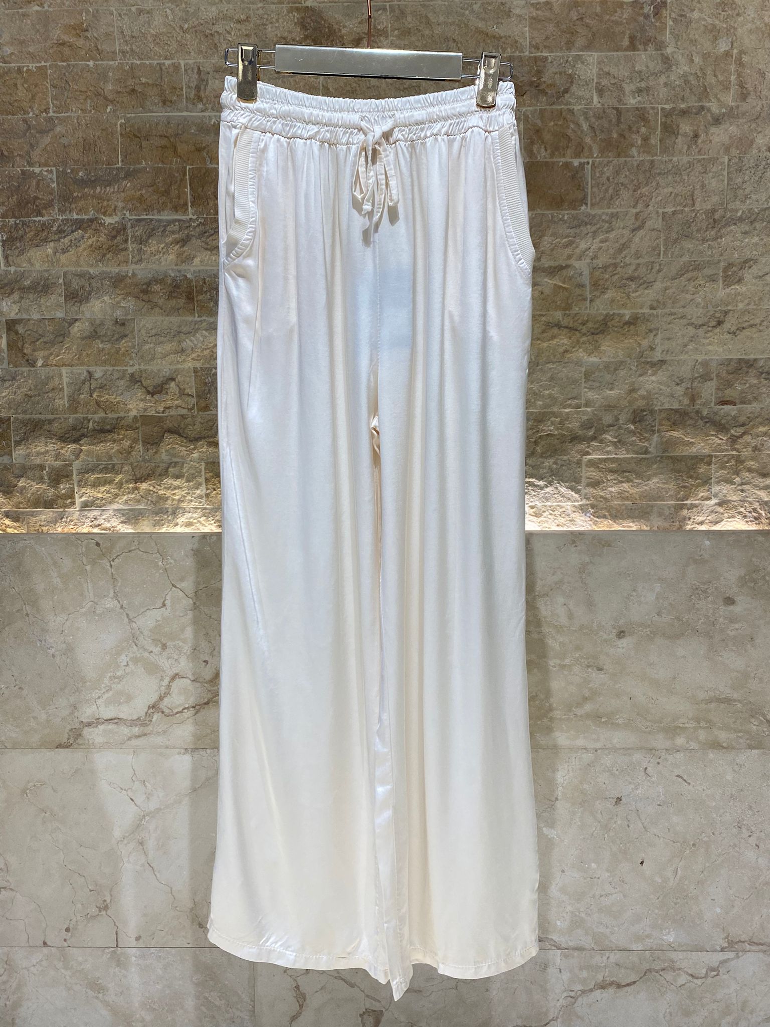 DB14570VS Wide Leg Satin Pants بنطلون ساتان واسع الساق - Brown Loft