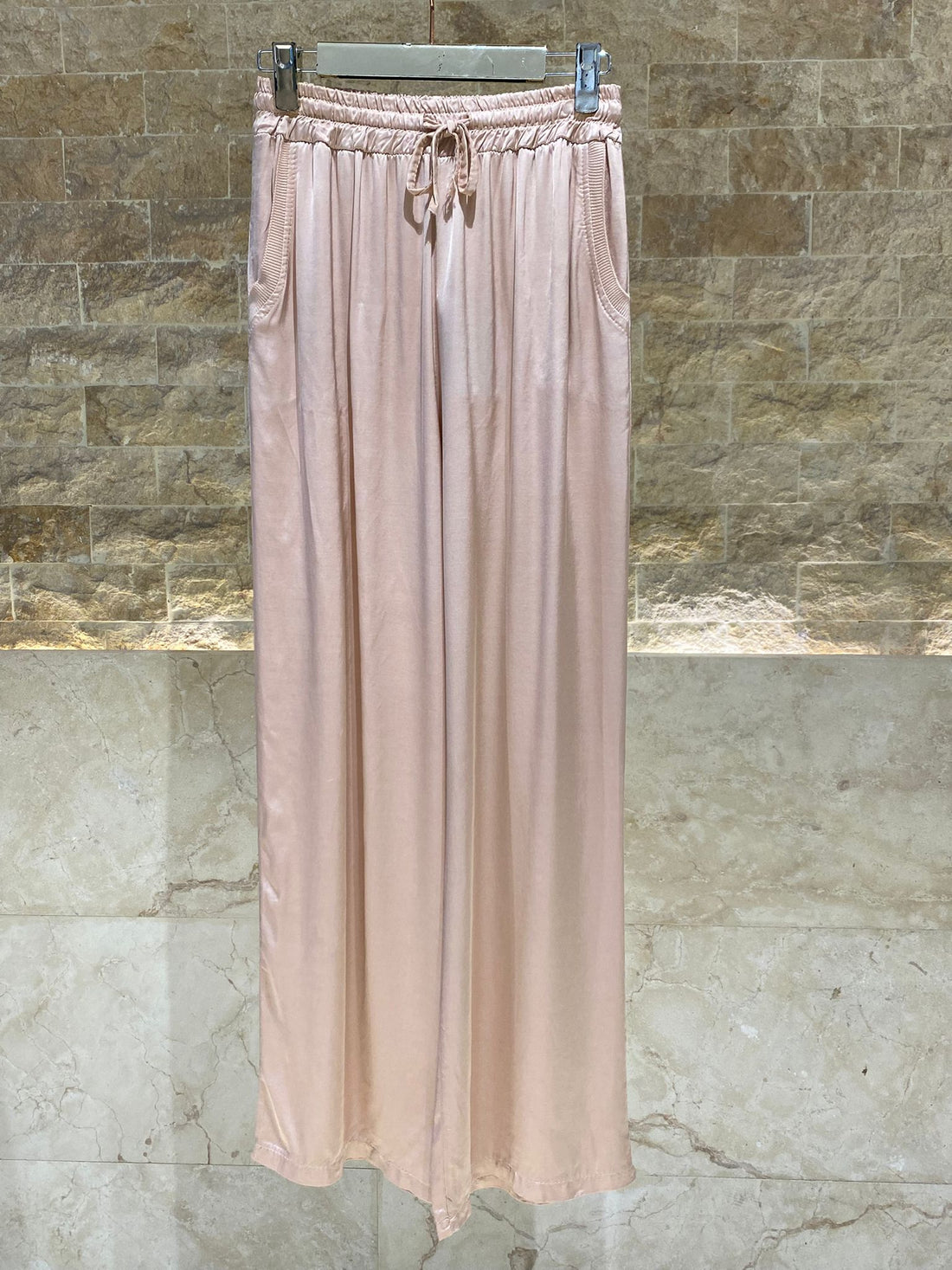 DB14570VS Wide Leg Satin Pants بنطلون ساتان واسع الساق - Brown Loft