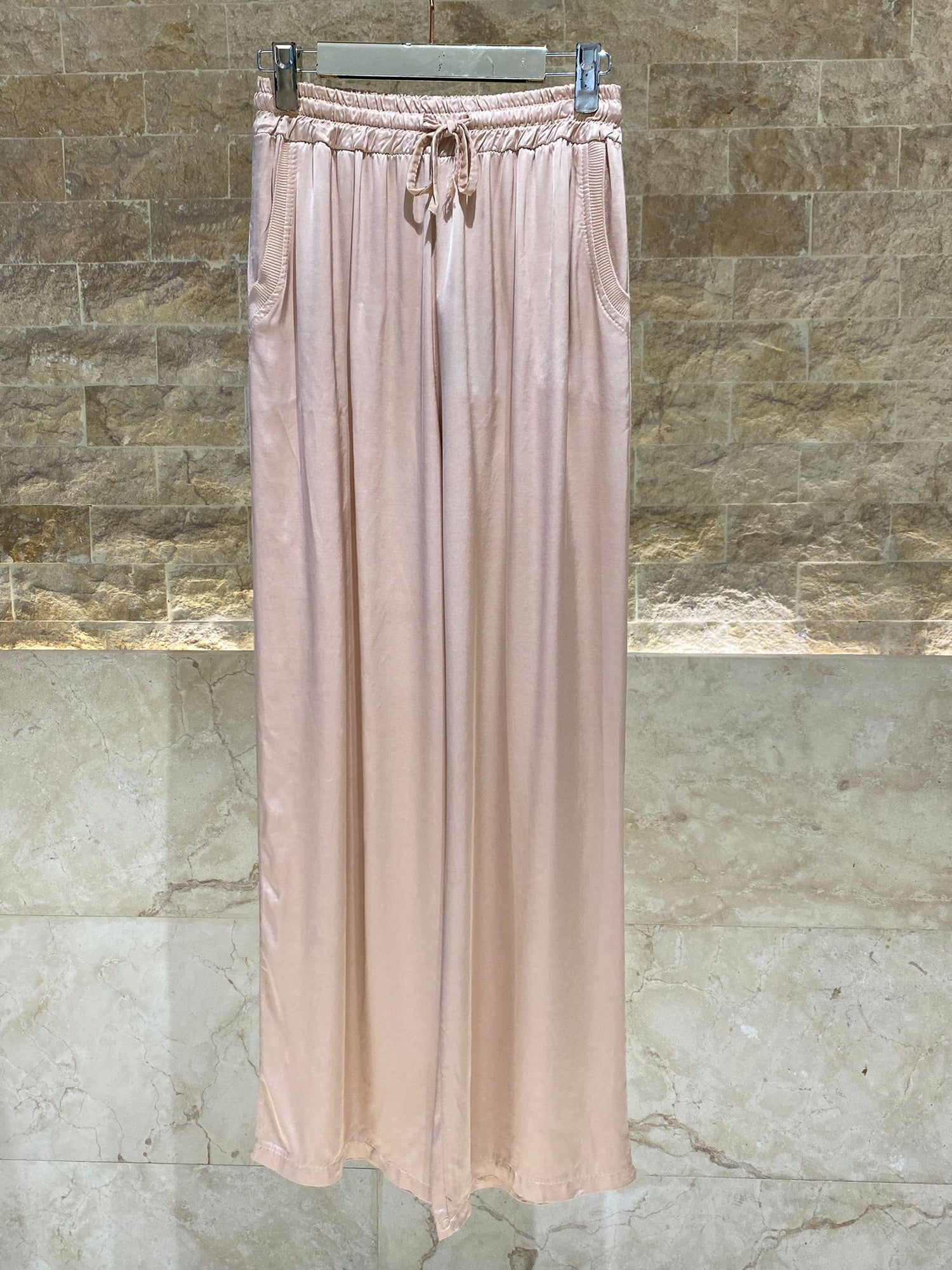 DB14570VS Wide Leg Satin Pants بنطلون ساتان واسع الساق - Brown Loft