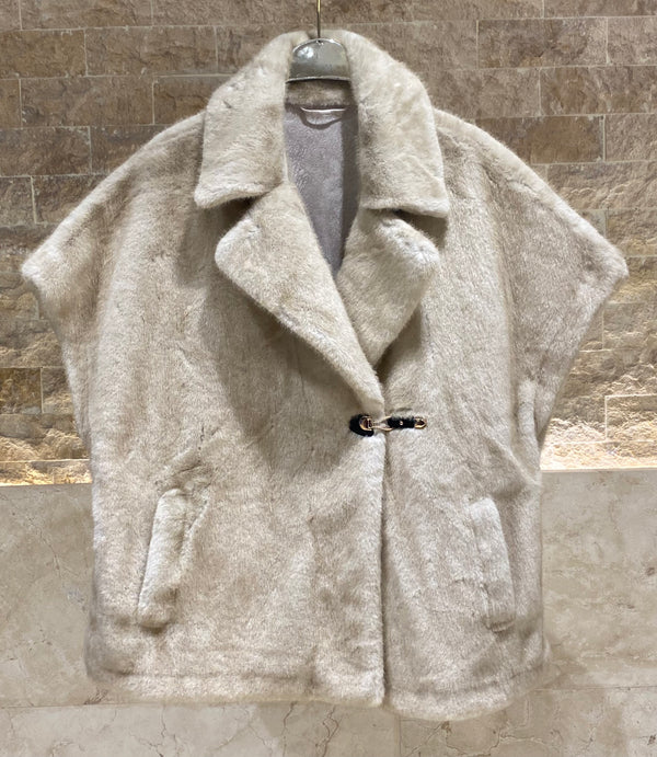 Jackie سترة كبيرة الحجم من الفرو الصناعي