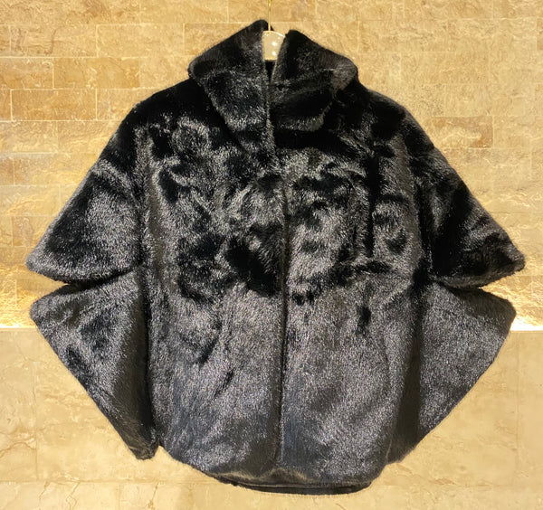 Leonie - Faux Fur Cape Jacket سترة من الفرو الصناعي