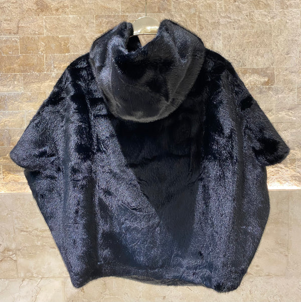 Leonie - Faux Fur Cape Jacket سترة من الفرو الصناعي
