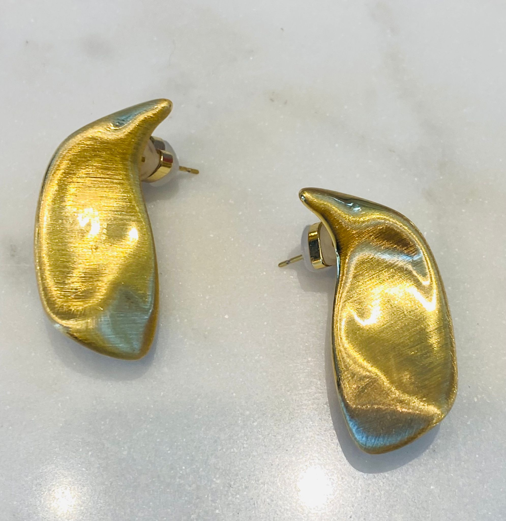 Iva Earrings أقراط عتيقة سميكة ومنحنية