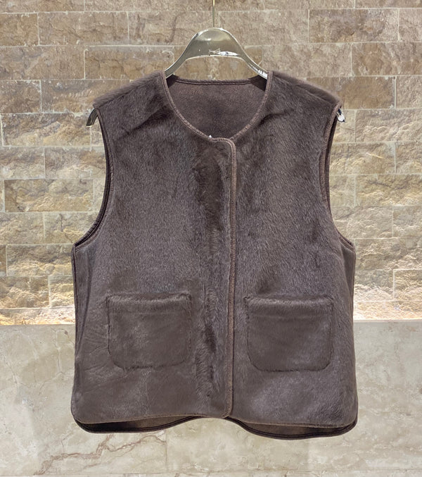 Jane سترة من الفرو الصناعي بسحّاب وفتحة رقبة مستديرة