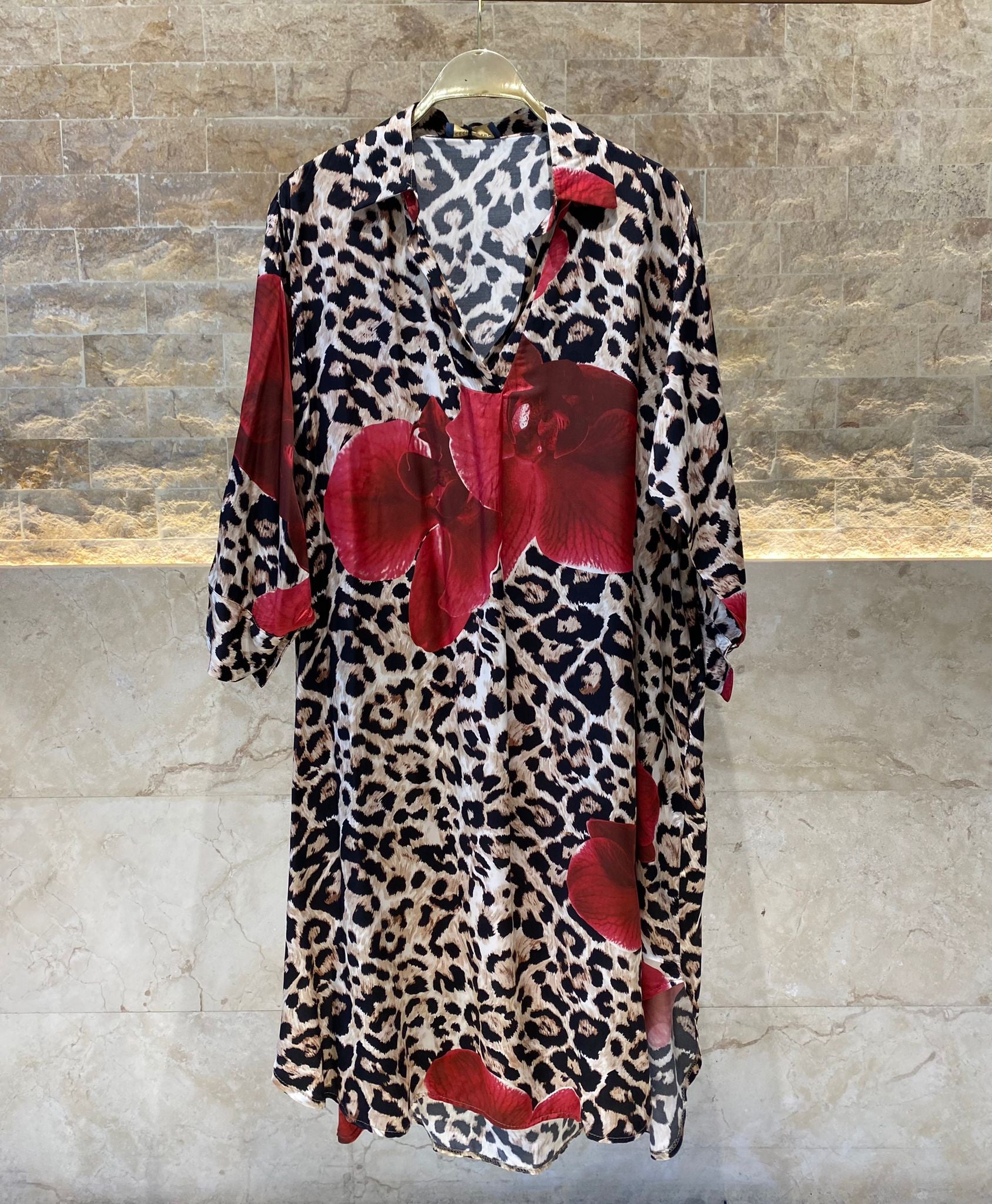 KD6120VS-7  Leopard and Big Flower Print Satin Dress فستان من الساتان بطبعات زهور الفهد والزهور الكبيرة