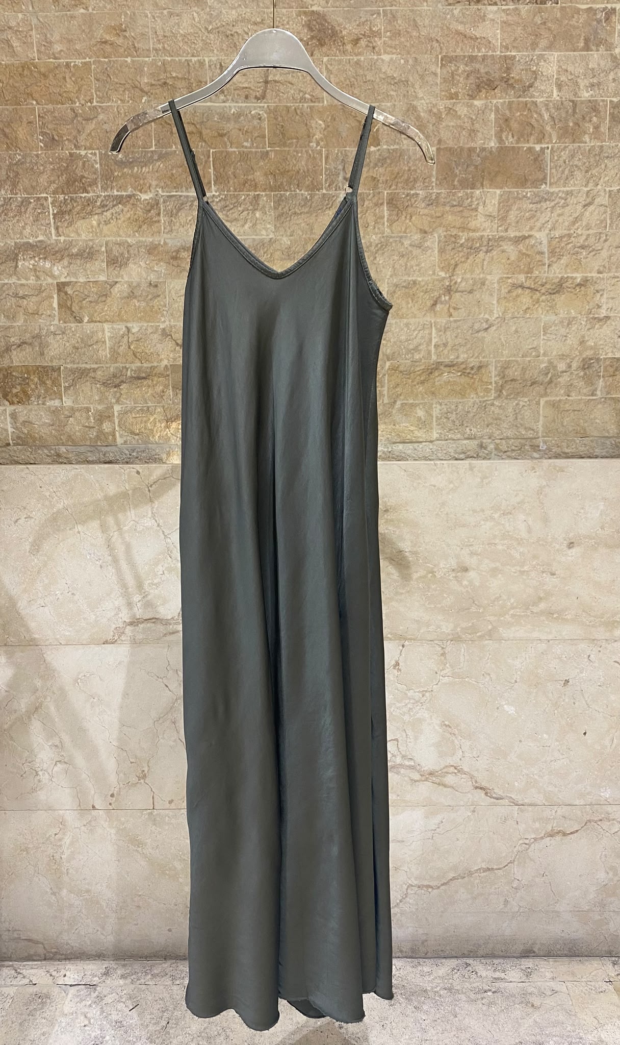 KD7505VS-2 Satin Sleeveless Dress فستان ساتان بدون أكمام