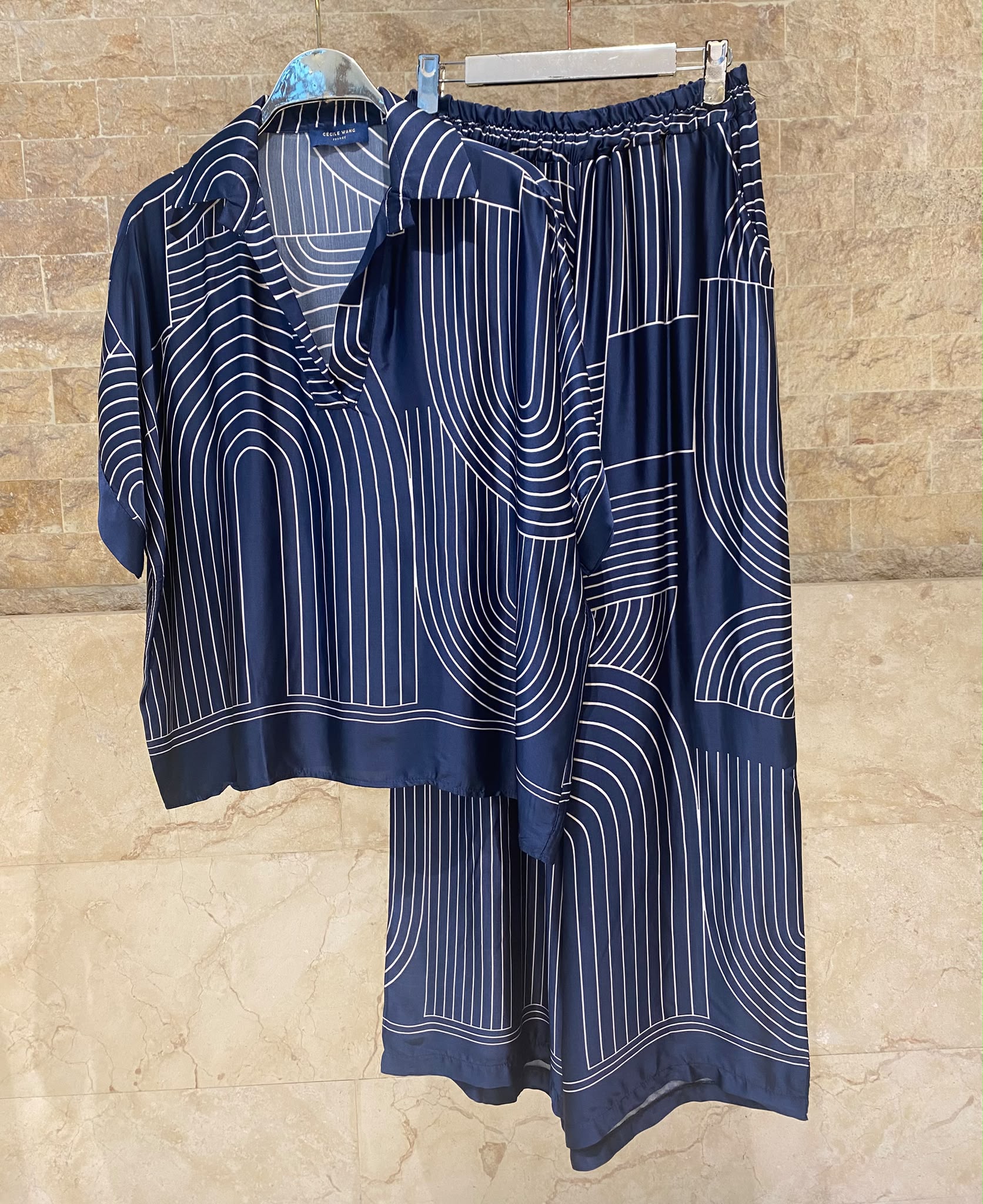 KD7607/7789VS-29 Geometric Arch and Line Patterned  Satin Shirt and Pants