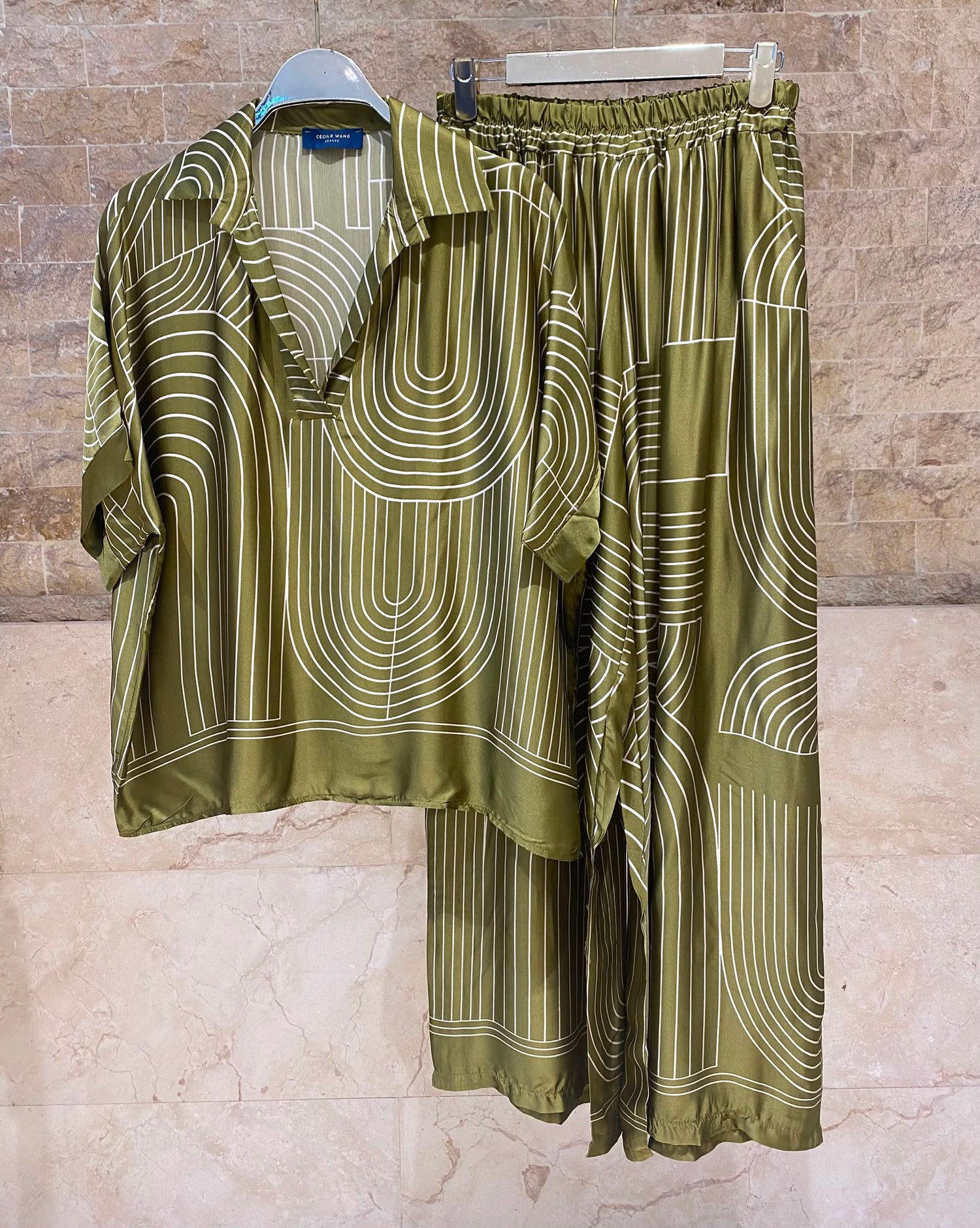KD7607/7789VS-29 Geometric Arch and Line Patterned  Satin Shirt and Pants