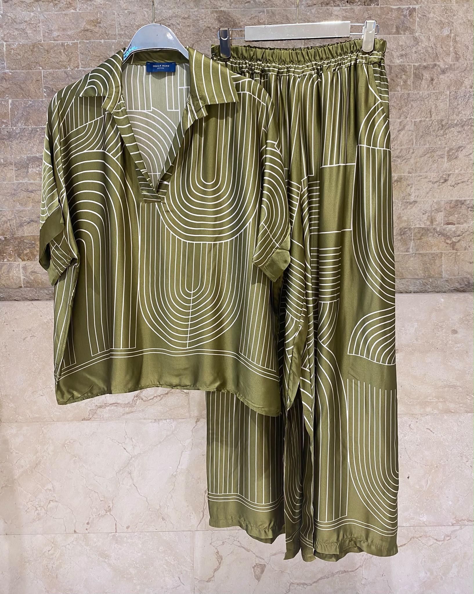 KD7607/7789VS-29 Geometric Arch and Line Patterned  Satin Shirt and Pants
