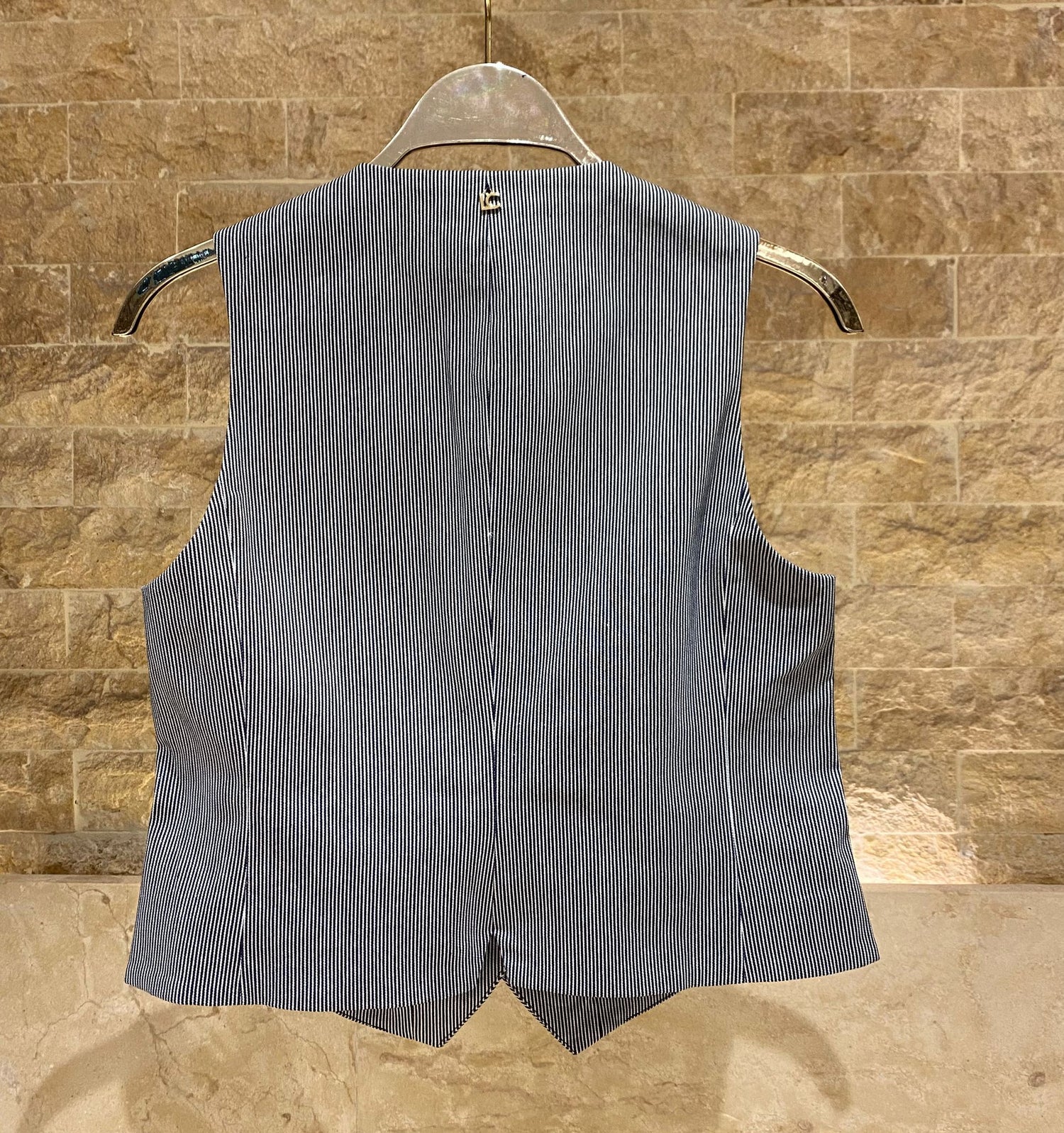LS2602019 Striped Vest سترة مخططة - Brown Loft