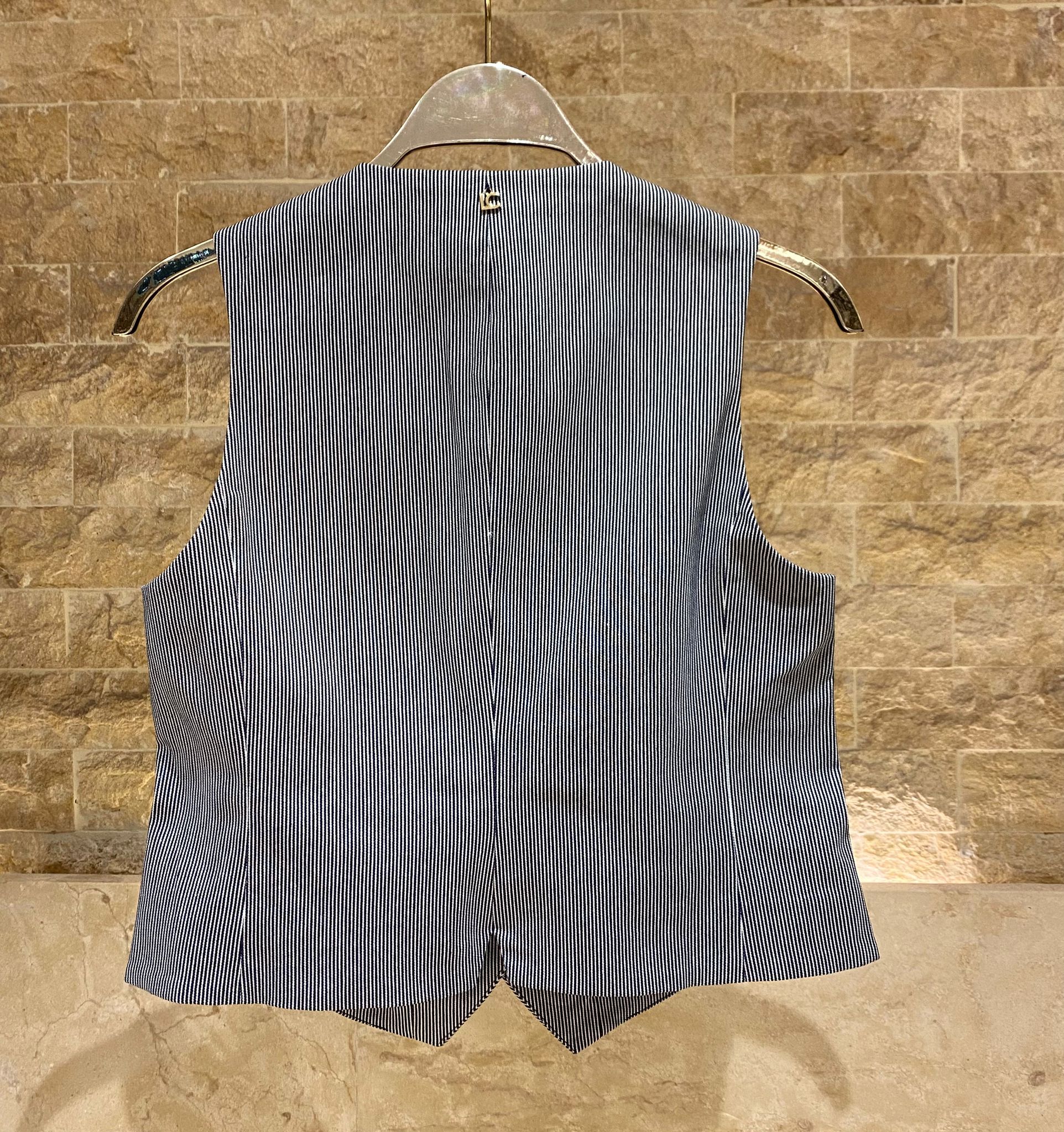 LS2602019 Striped Vest سترة مخططة - Brown Loft