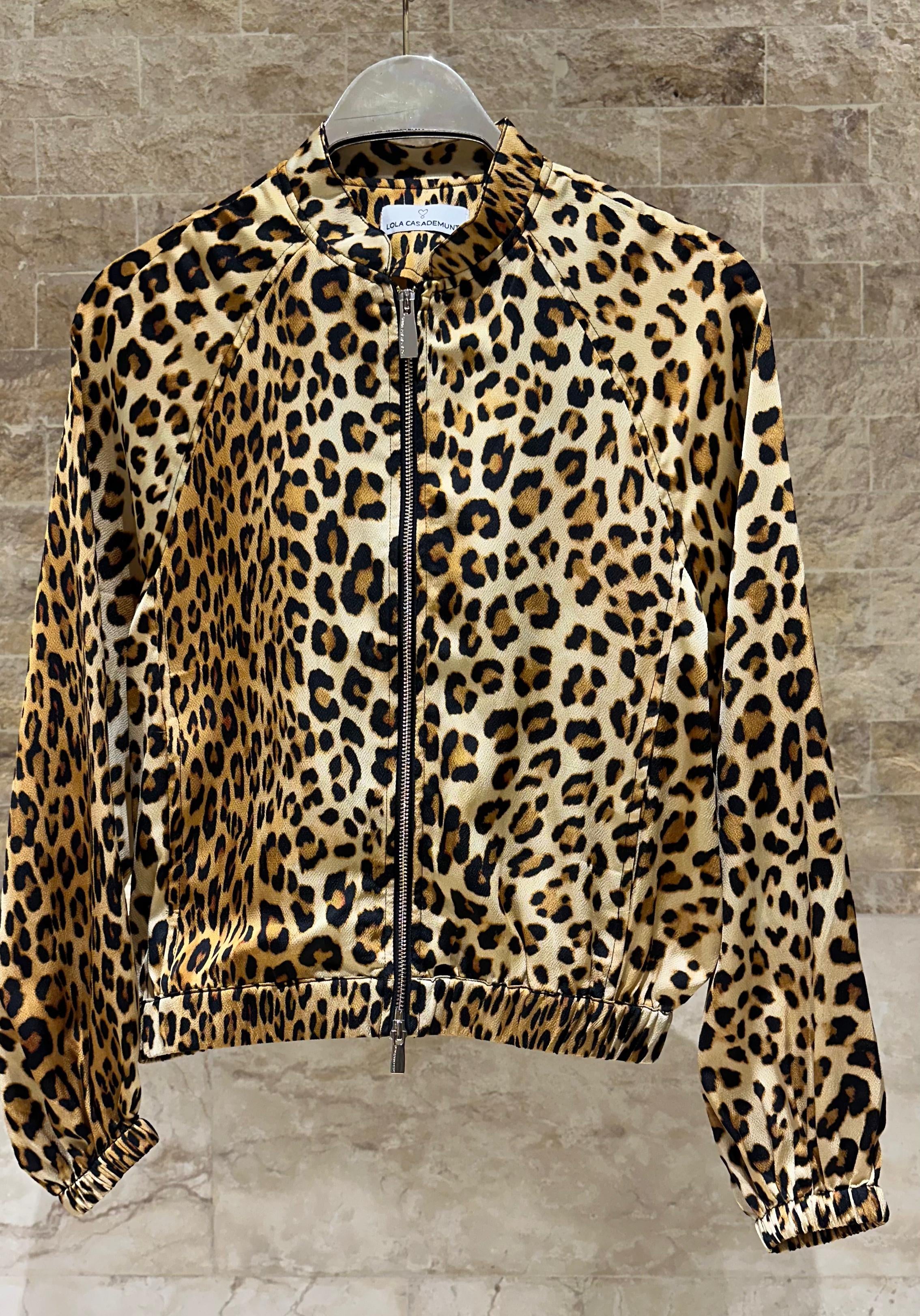 LS2602023 Leopard Print Satin Bomber جاكيت بومبر ساتان بنقشة الفهد - Brown Loft