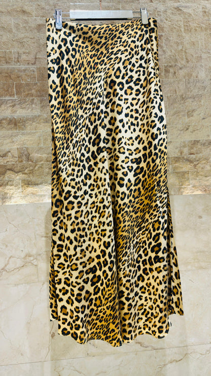 LS2608010  Leopard Print Satin Skirt تنورة ساتان بطبعة الفهد