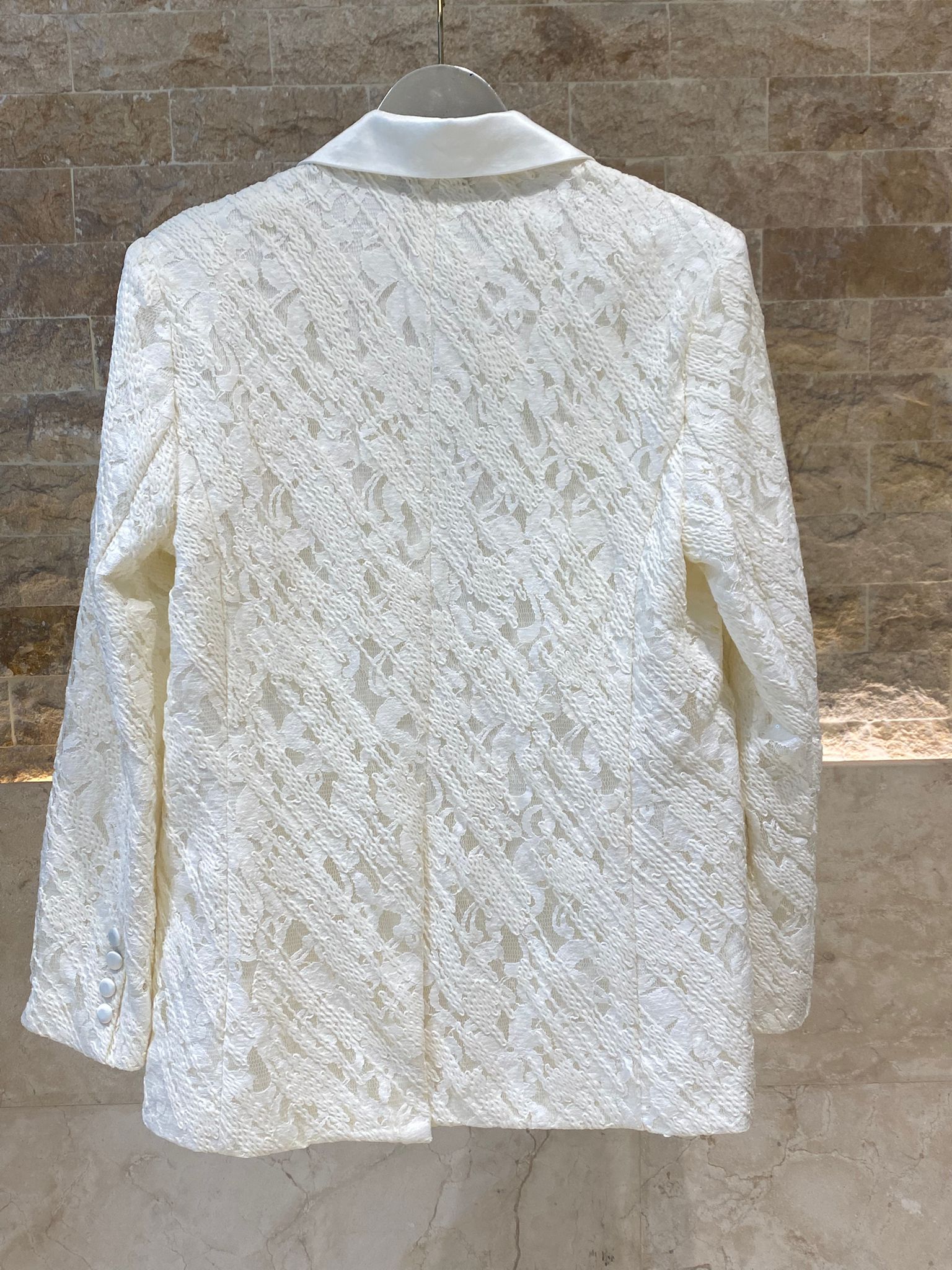 Loma Floral Lace Sequins Embroidery Jacket جاكيت مطرز بالترتر والدانتيل الزهري - Brown Loft