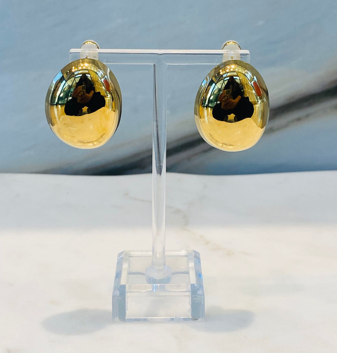 Lore Earrings أقراط بيضاوية سميكة على شكل قبة