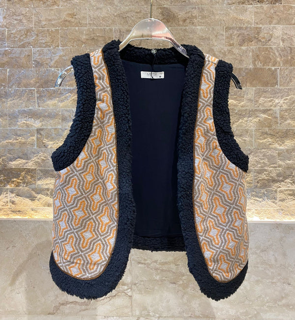 M05J28 Geometric Printed Vest سترة مطبوعة هندسية