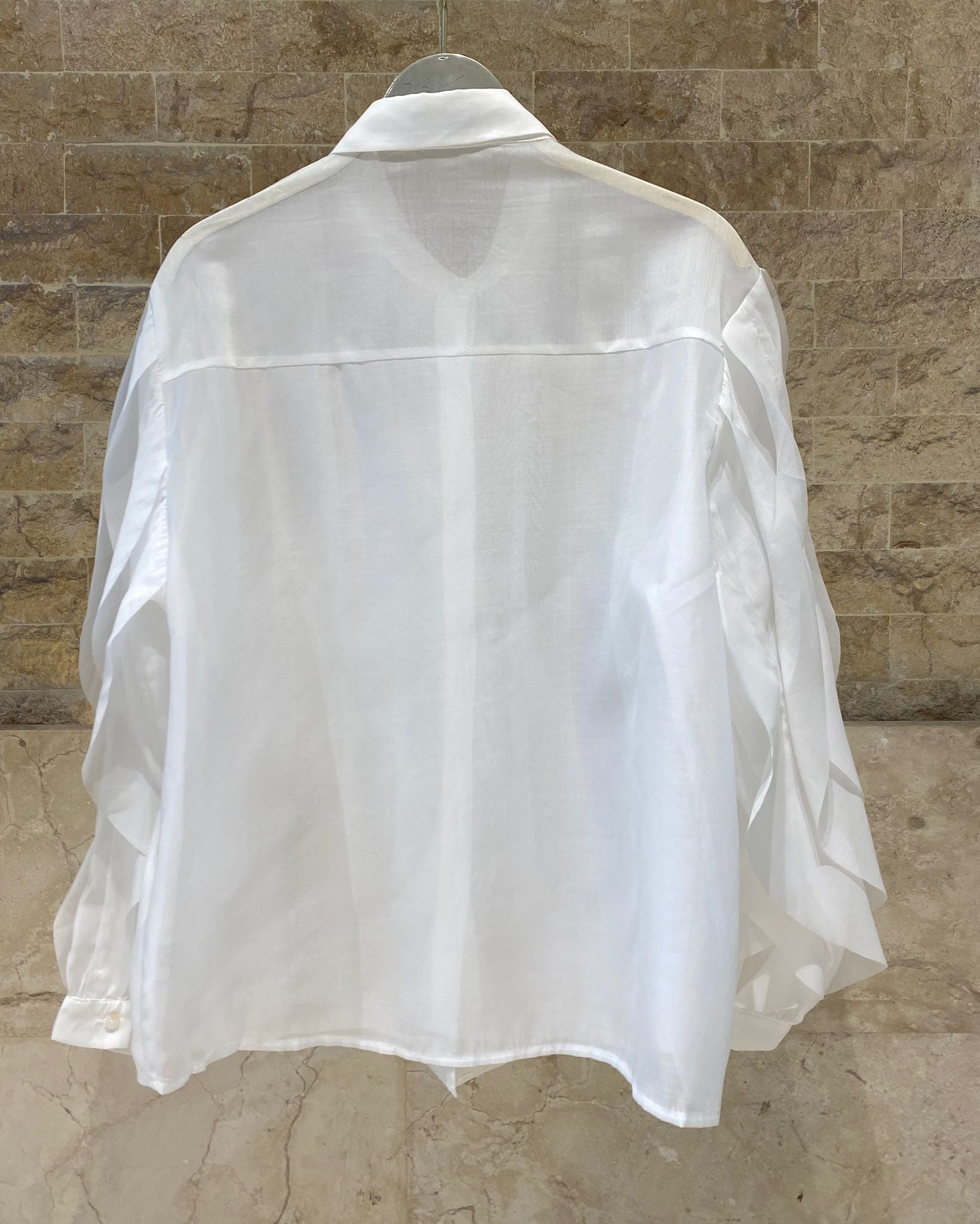 MJ261960 Ruffled Sheer Sculpted Oversized Shirt قميص شفاف منحوت كبير الحجم مع كشكشة - Brown Loft