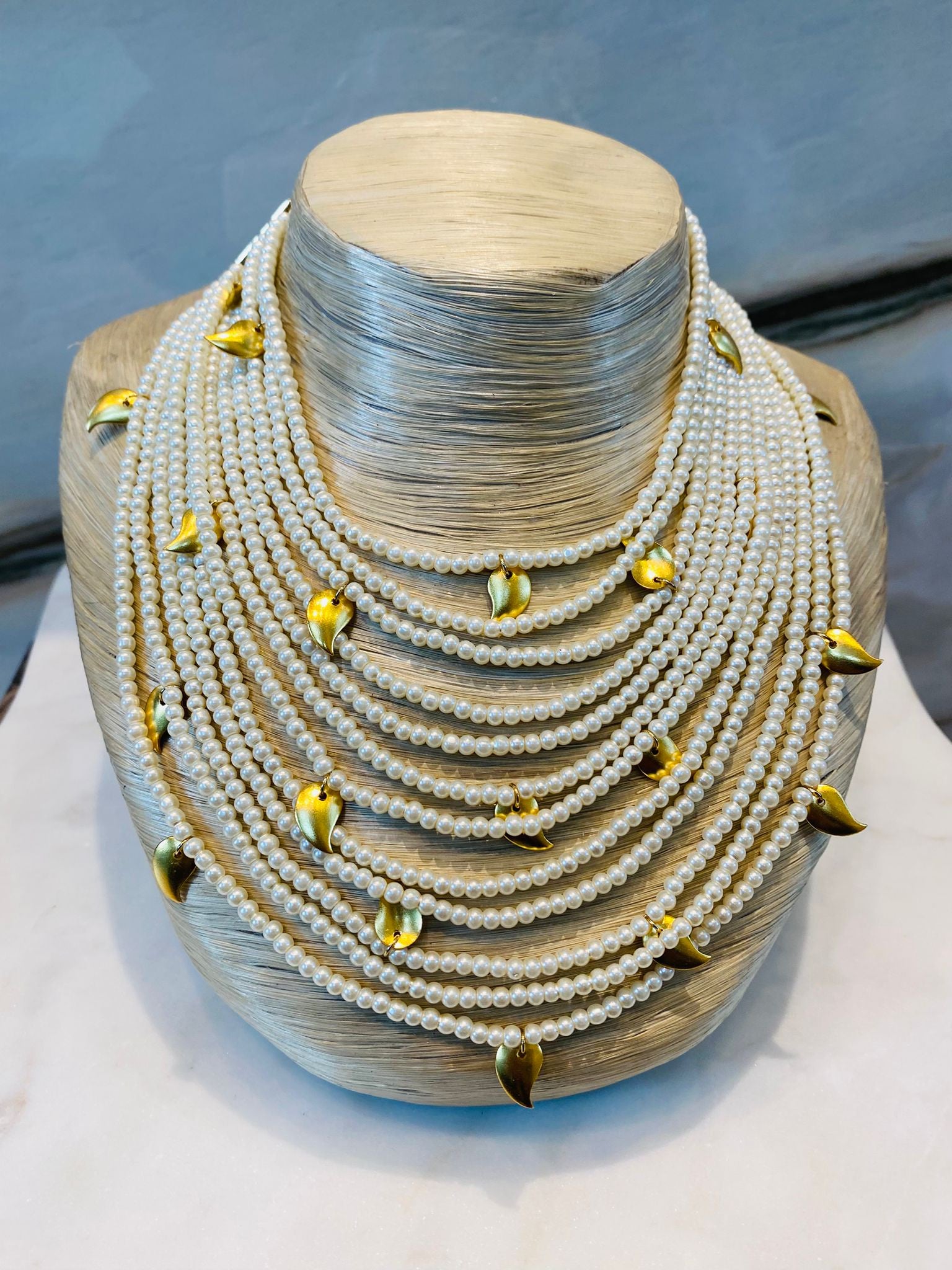 MOD 17 Multi Layered Pearl Short Necklace قلادة قصيرة متعددة الطبقات من اللؤلؤ