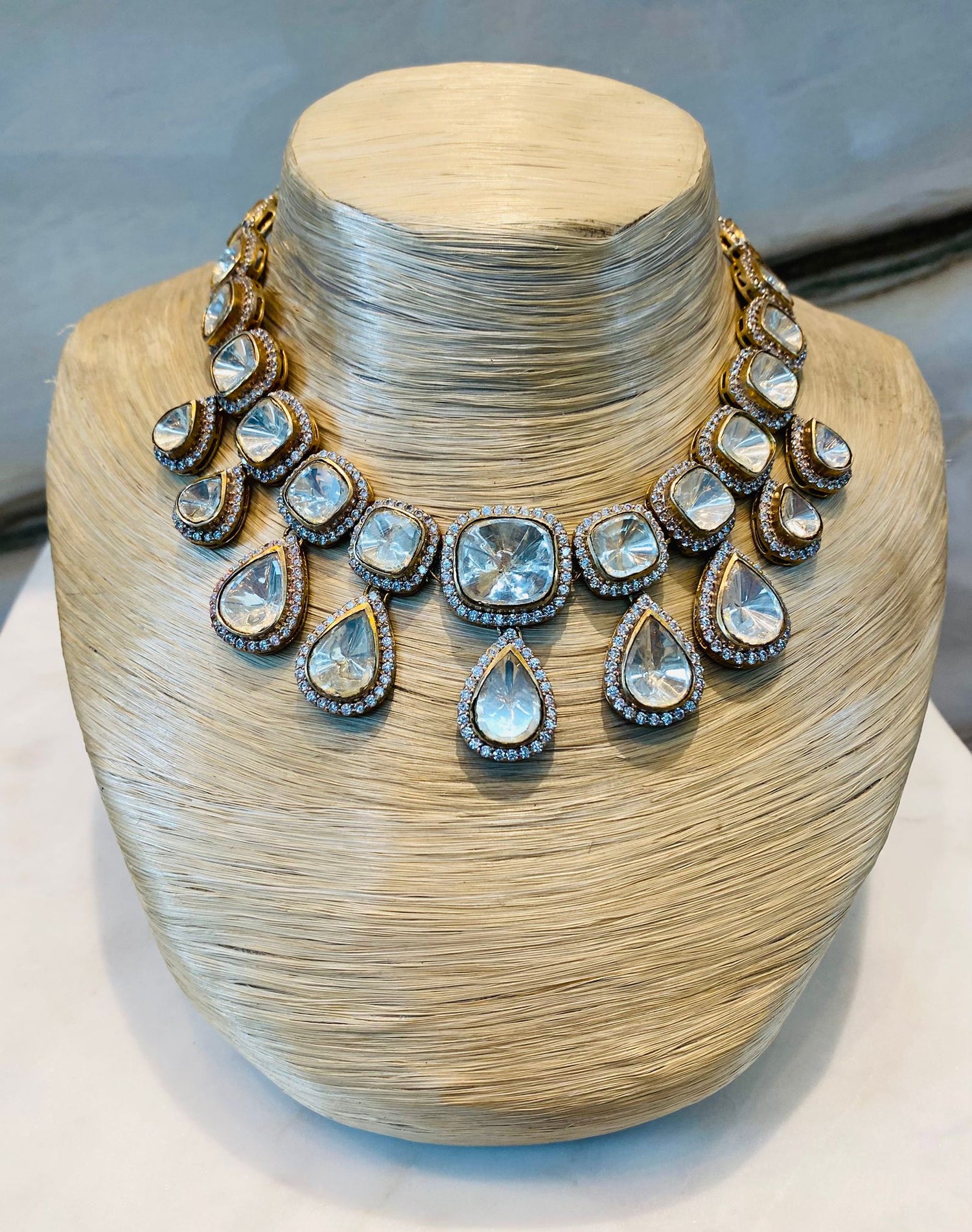 MOD 44 Square Cut Diamond Choker Necklace قلادة شوكر من الألماس المربع - Brown Loft