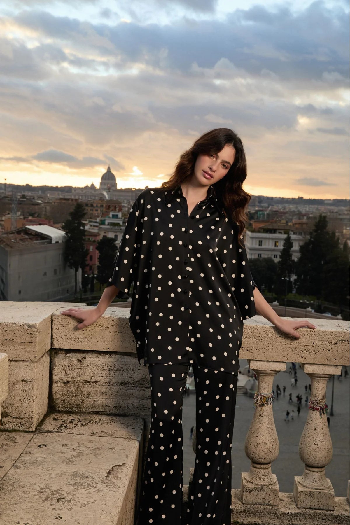 Irina Sets Polka Dot Oversized Satin Shirt and Pants قميص وبنطال من الساتان بنقاط البولكا، بقصة واسعة