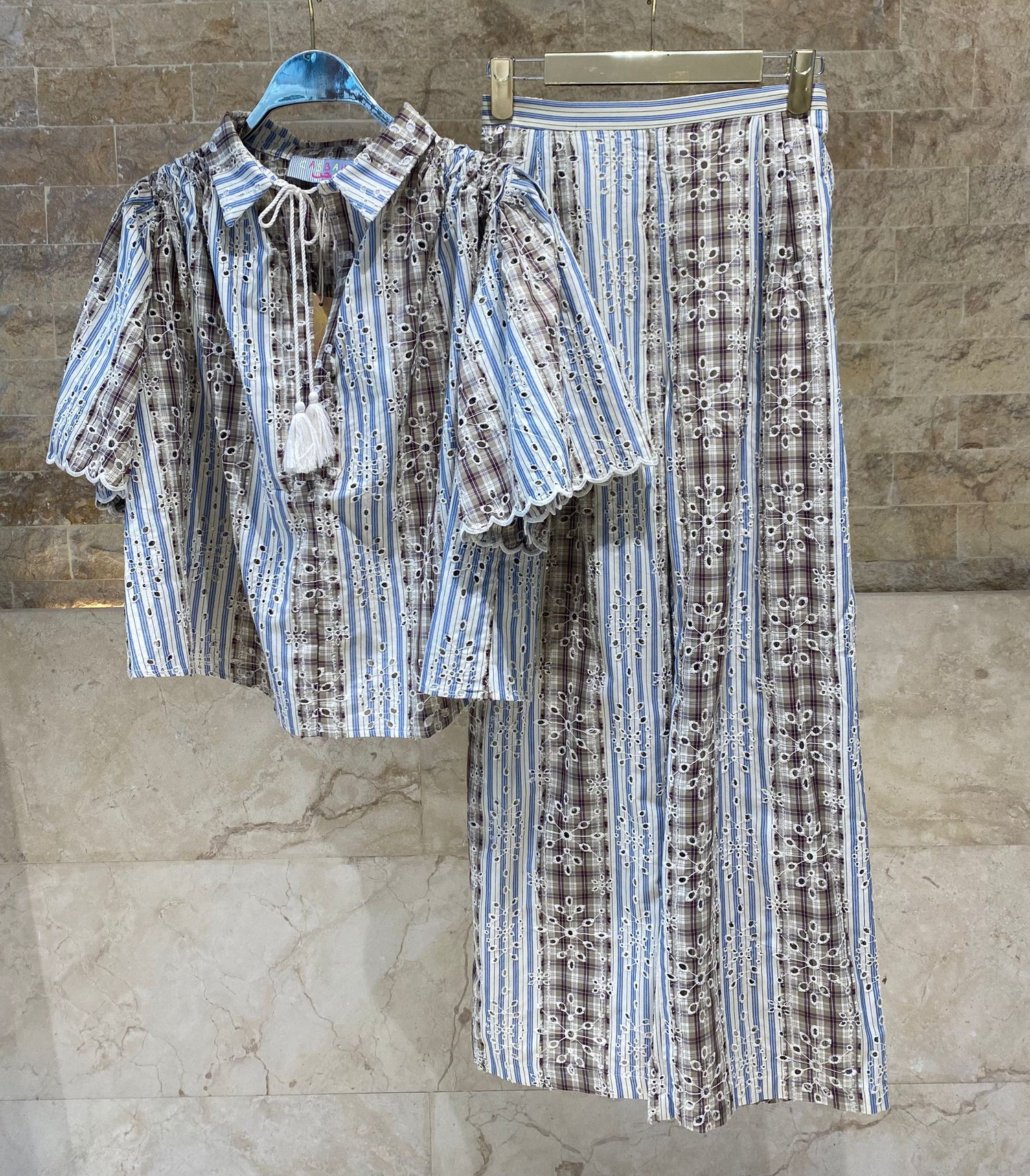 Nickita/Aude Eyelet Embroidery Top and Pants بلوزة وبنطال مطرزان بفتحات معدنية - Brown Loft