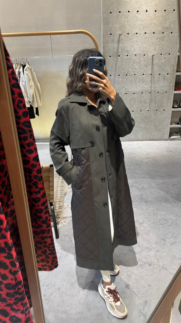 44-9008 Trench Coat with Quilted Details معطف واق من المطر مع تفاصيل مبطن