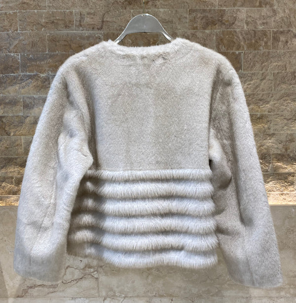 Sienna سترة من الفرو الصناعي بقصّة مستقيمة