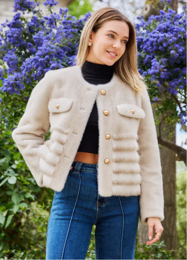 Sienna سترة من الفرو الصناعي بقصّة مستقيمة