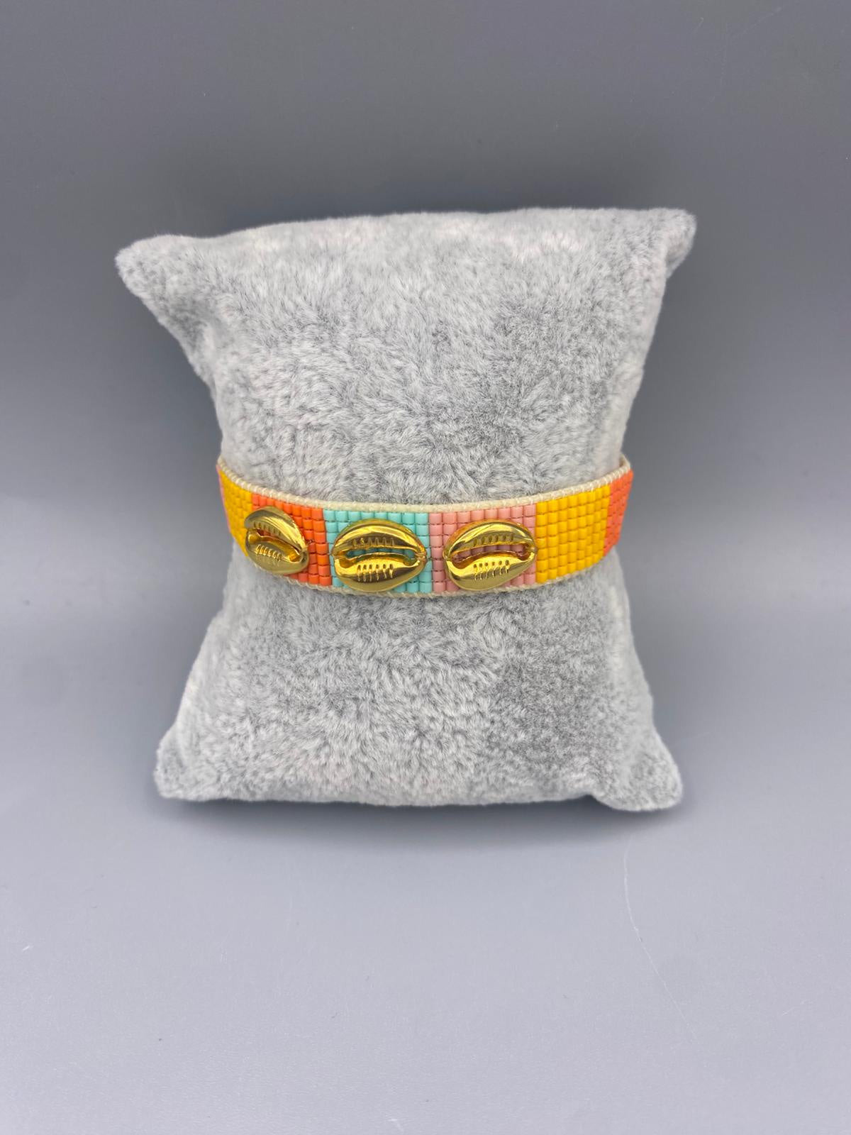Summer Shell BE-S Square Beads Bracelet with Gold Shells - Brown Loft