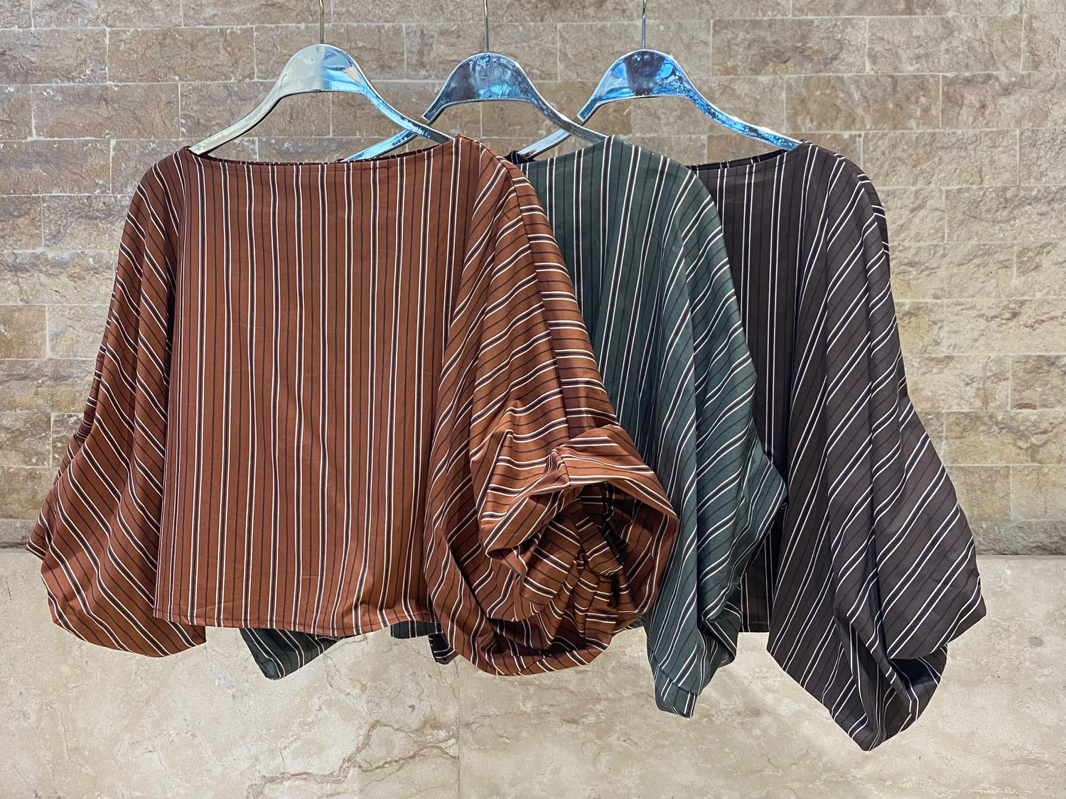 TDM28126-7  Vertical Stripes Cropped Top توب قصير مخطط عمودياً