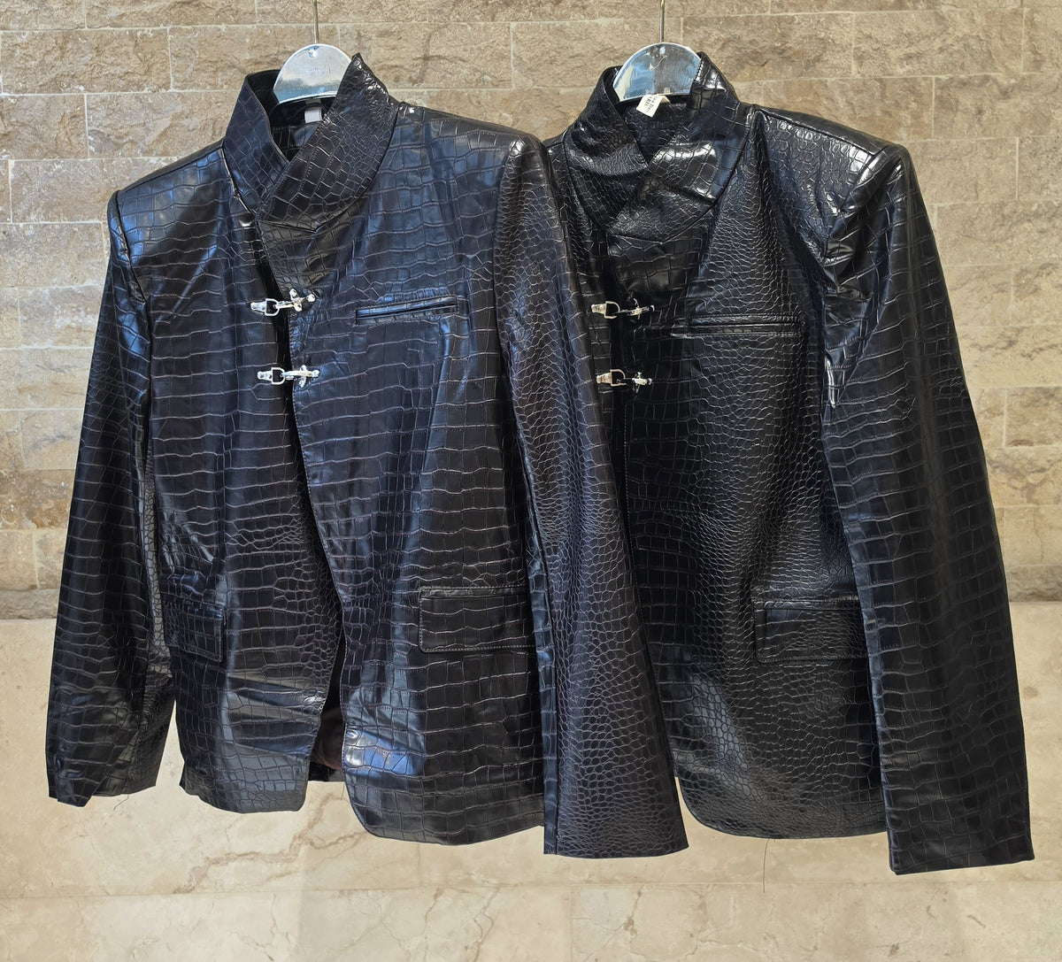Croc-effect jacket with high collar U512611