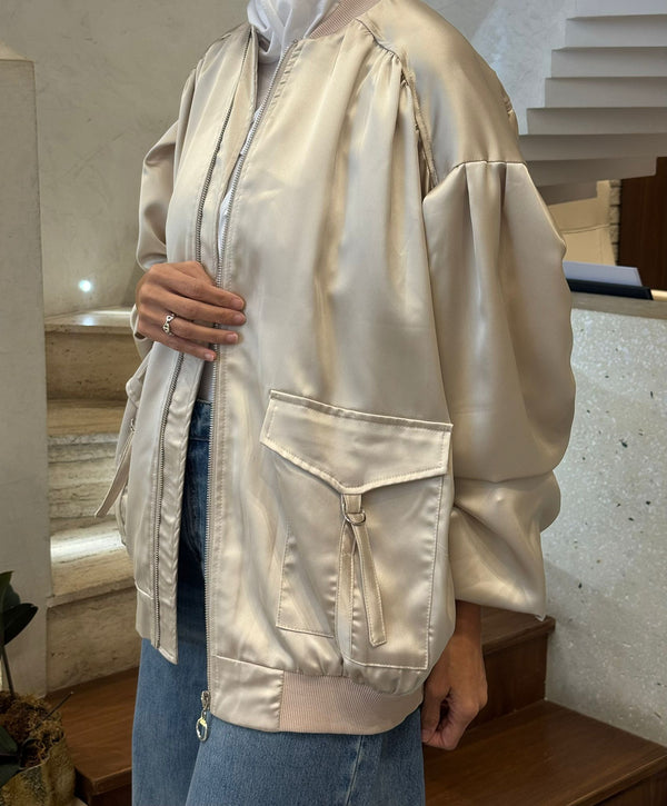 MJ84069 سترة ساتان كبيرة الحجم ذات ياقة مضلعة وسحاب