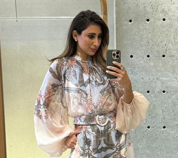 Melissa Floral and Fauna Print Sheer Top بلوزة شفافة مطبوعة بنقوش زهور وحيوانات