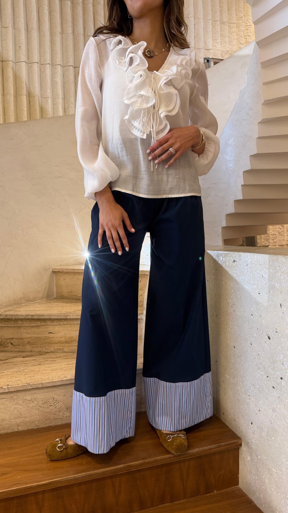 6207004 Pleated Ruffled Collared Top بلوزة شفافة مكشكشة بياقة مطوية - Brown Loft
