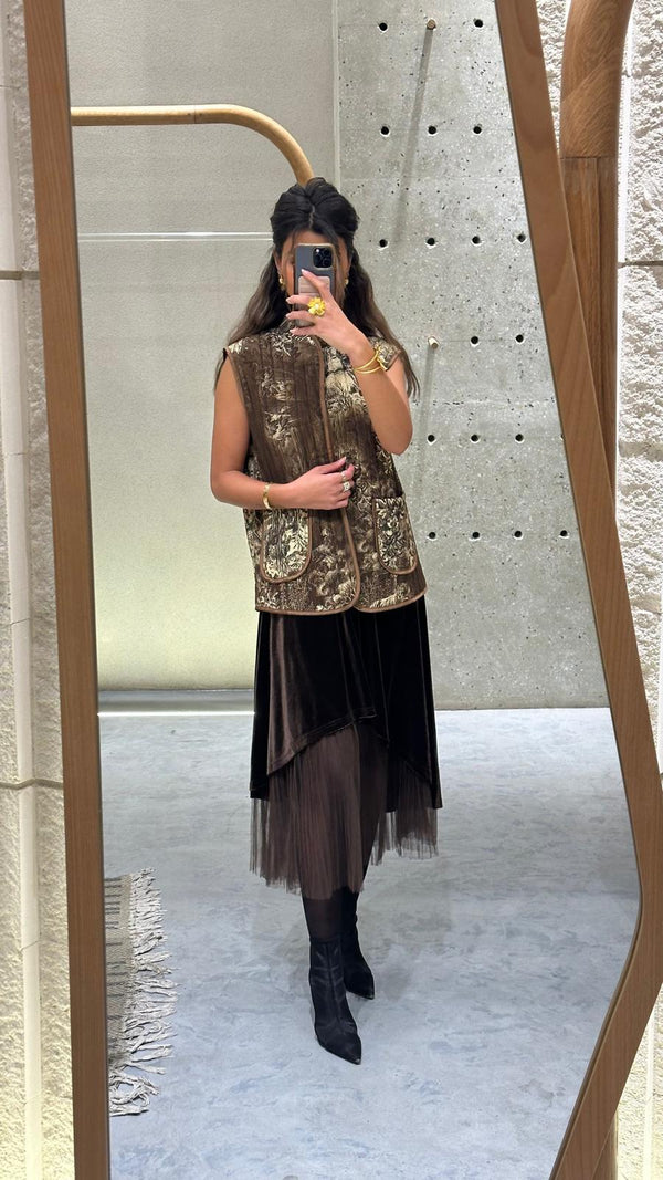 Q37516  Velvet Skirt with tulle details تنورة مخملية مع تفاصيل من التول