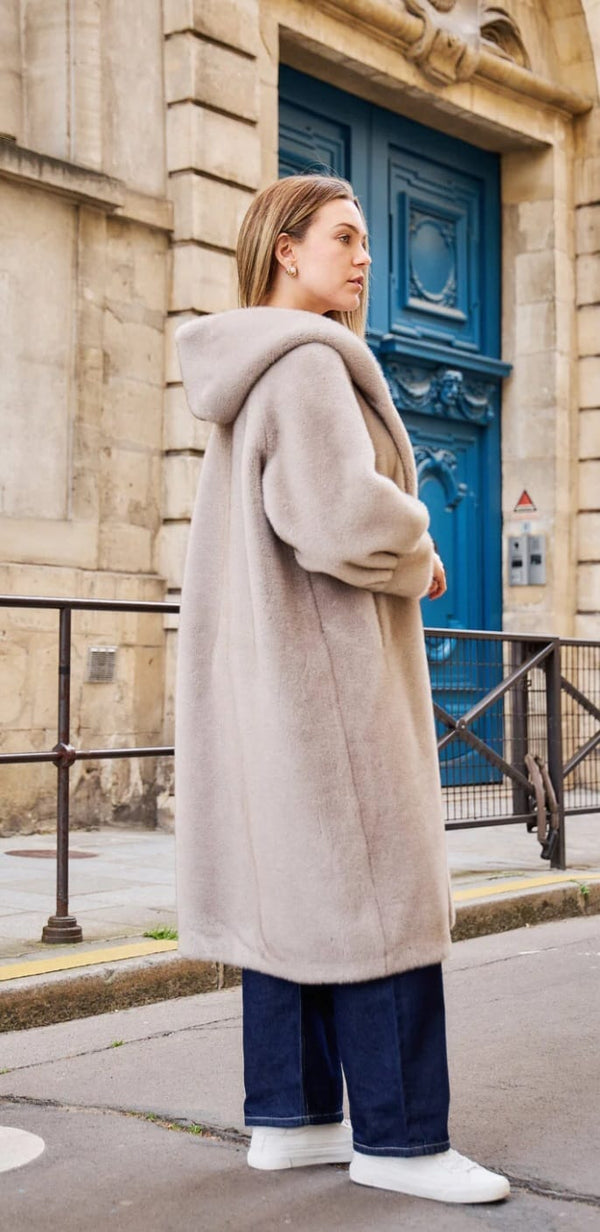 Isabella معطف طويل من الفرو الصناعي بغطاء للرأس