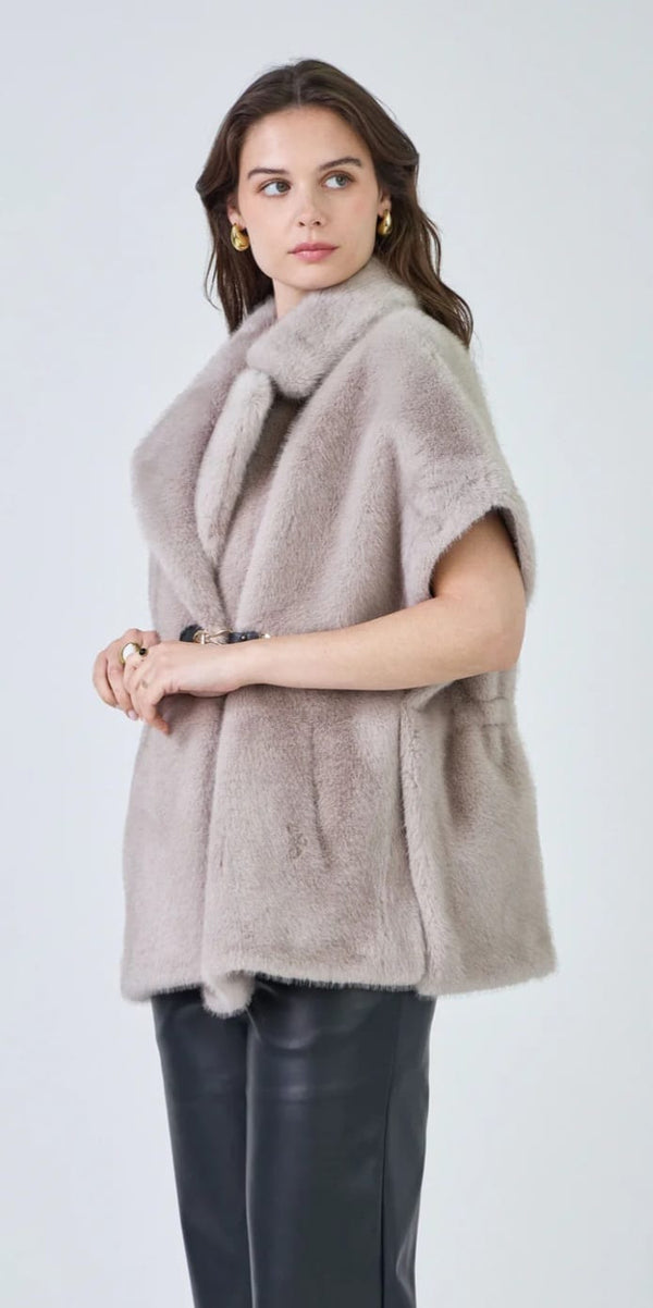 Jackie سترة كبيرة الحجم من الفرو الصناعي