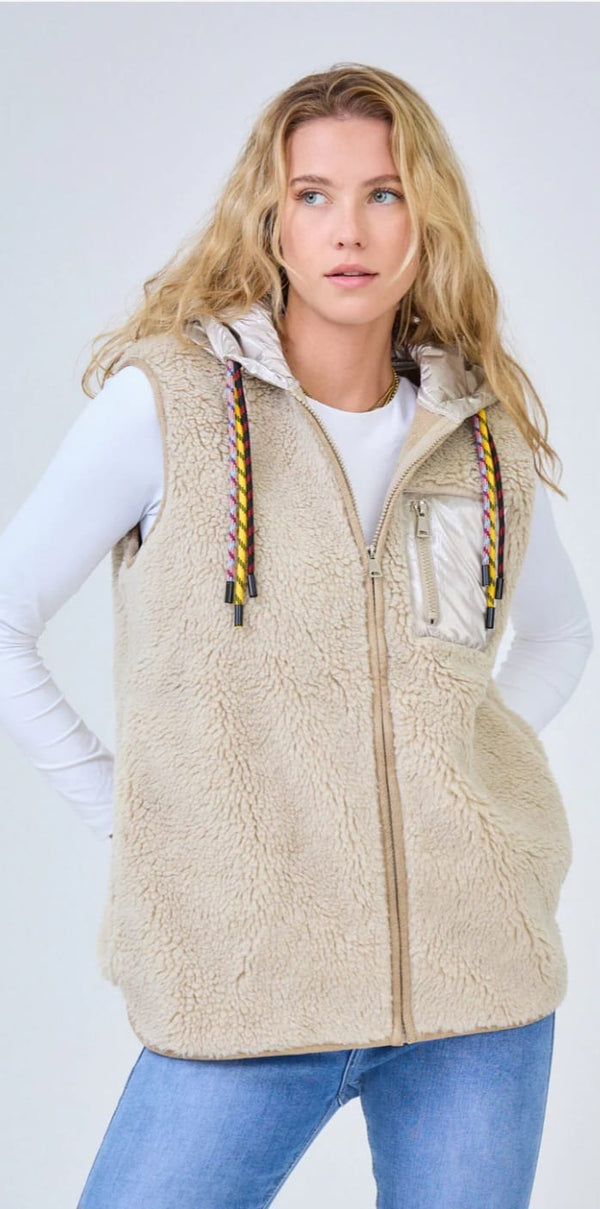 Mila سترة صوفية بسحاب وغطاء رأس بلون مغاير