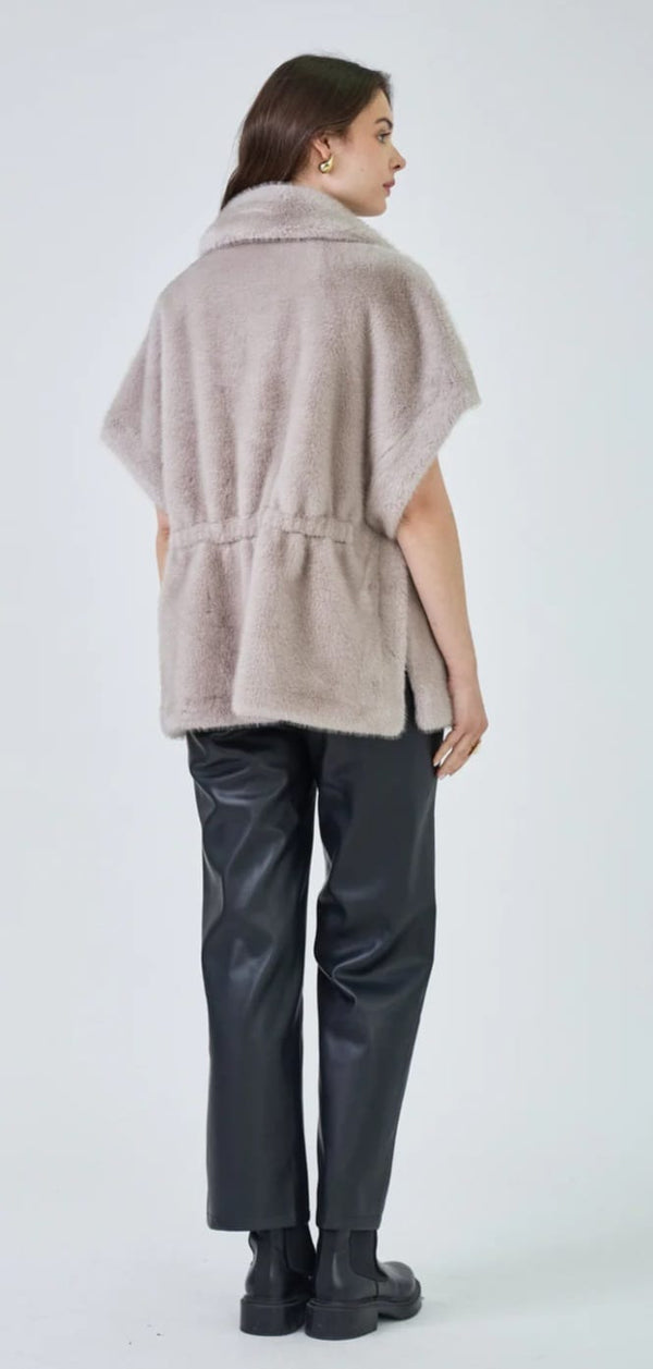 Jackie سترة كبيرة الحجم من الفرو الصناعي