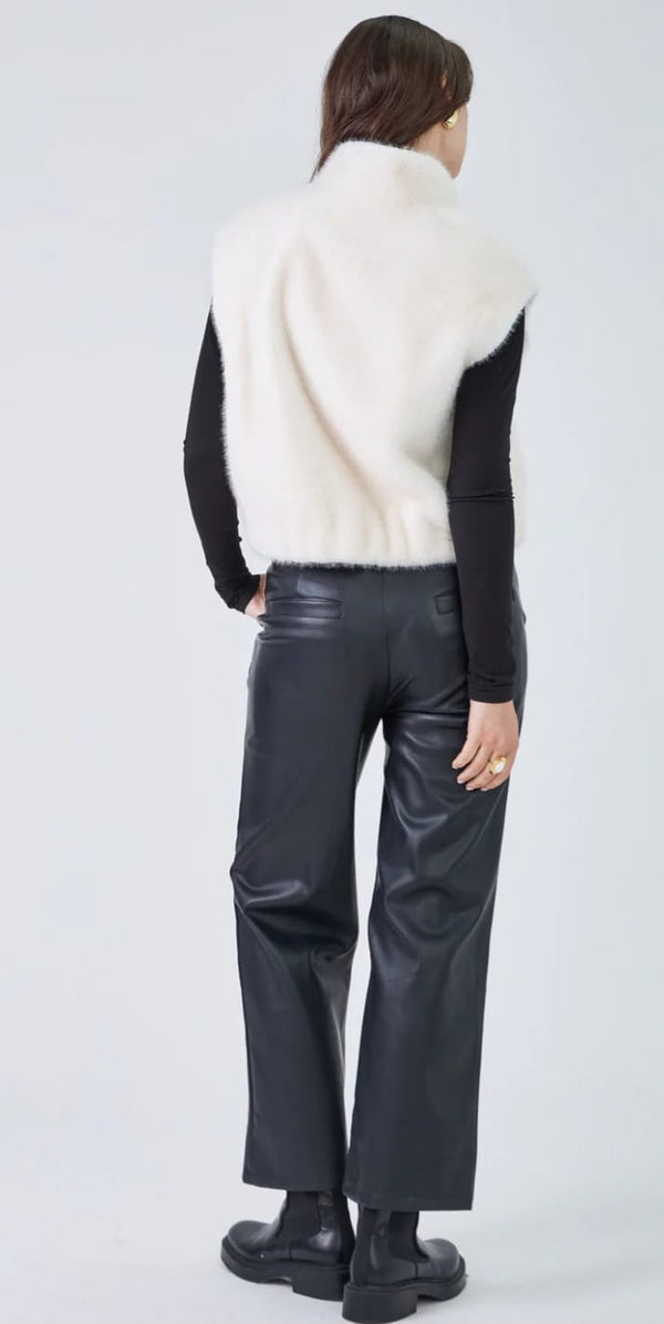 Gaby سترة من الفرو الصناعي بسحاب وياقة عالية