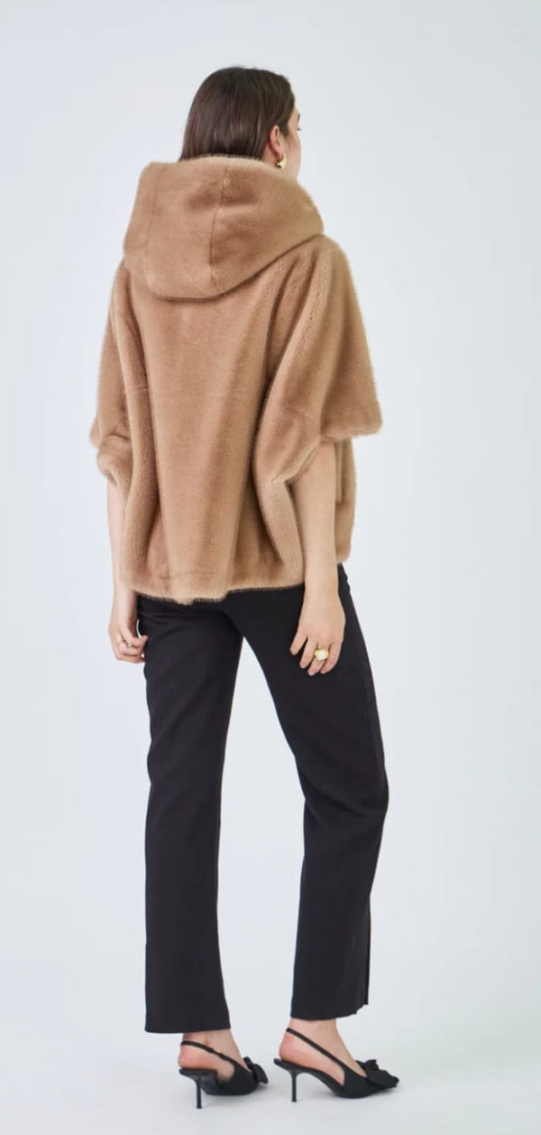 Leonie سترة من الفرو الصناعي بغطاء للرأس