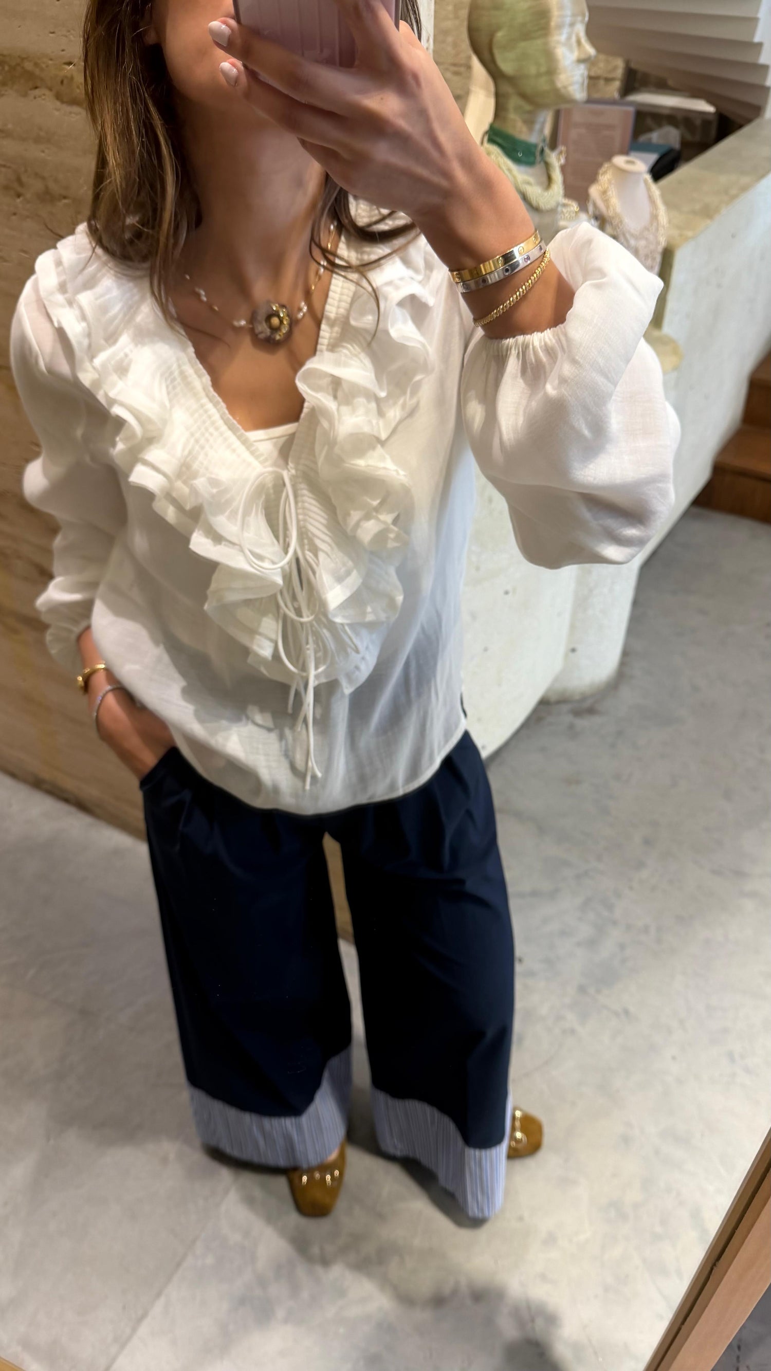6207004 Pleated Ruffled Collared Top بلوزة شفافة مكشكشة بياقة مطوية - Brown Loft