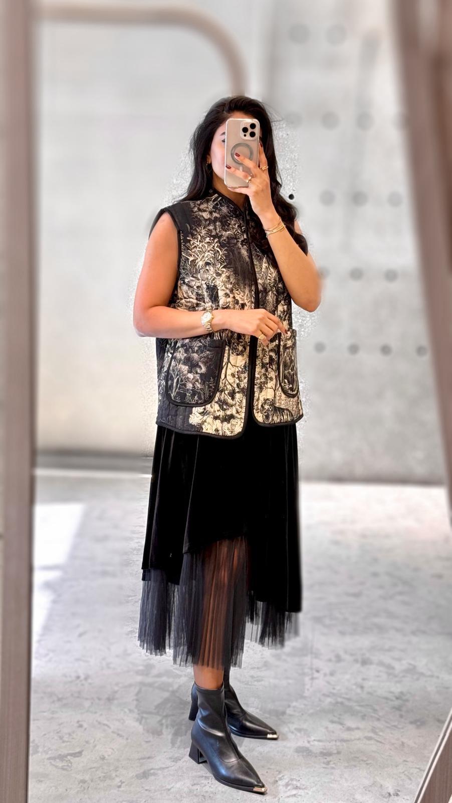 Q37516 Asymmetrical Velvet Skirt