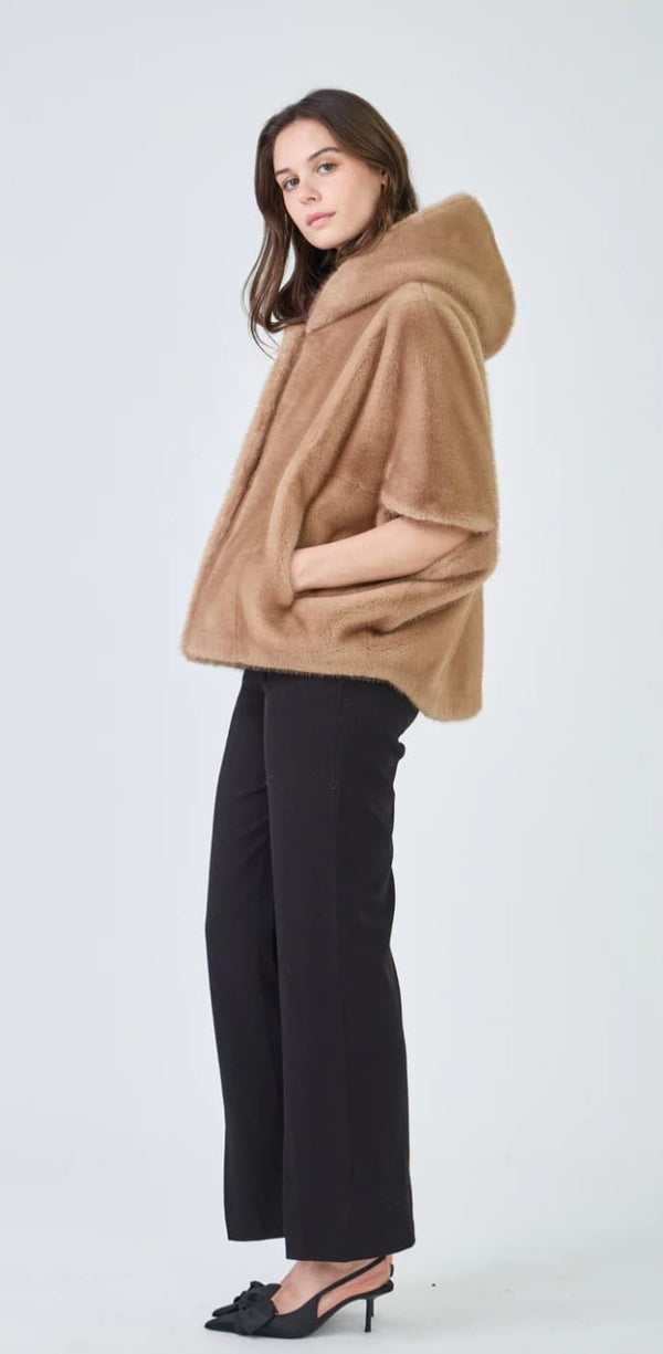 Leonie سترة من الفرو الصناعي بغطاء للرأس