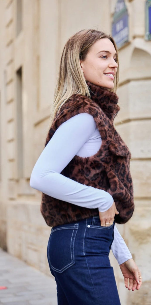 Gaby Leopard سترة من الفرو الصناعي بنقشة جلد النمر وياقة عالية وسحاب