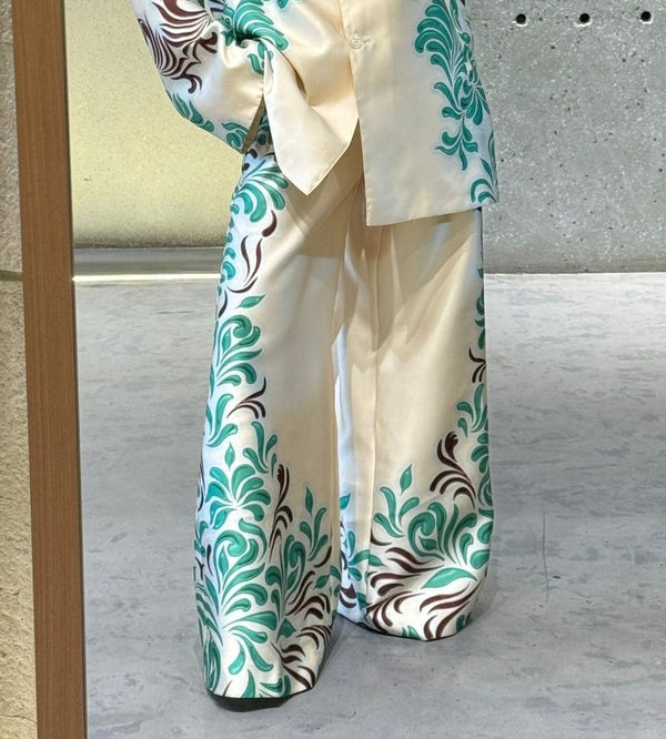 53-5127 Distinctive Printed Flare Pants