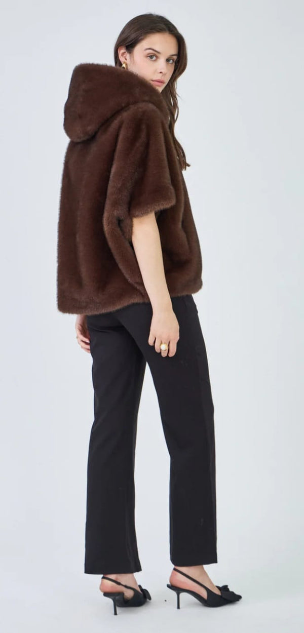 Leonie سترة من الفرو الصناعي بغطاء للرأس