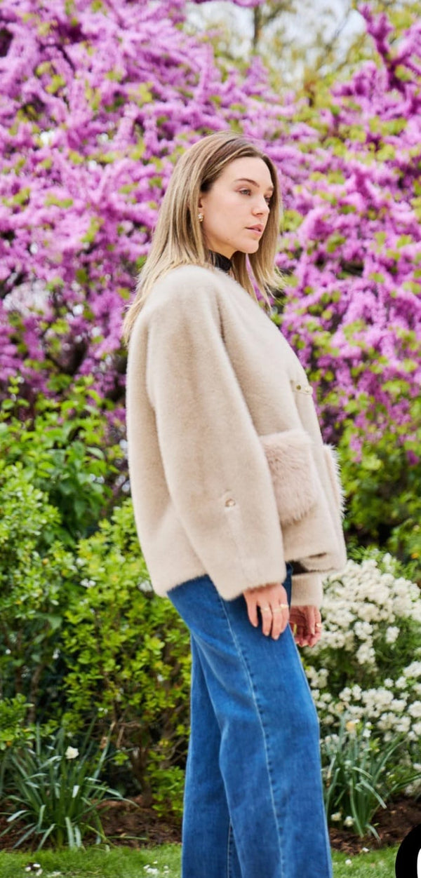 Amelia سترة من الفرو الصناعي بأزرار