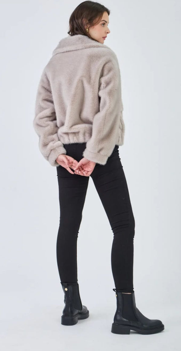 Alba سترة من الفرو الصناعي بسحاب وياقة